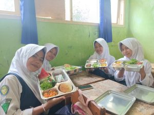 PROGRAM MBG (MAKAN BERGIZI GRATIS) HADIR DI SMPN 4 MALANGBONG UNTUK DUKUNG GAYA HIDUP SEHAT SISWA – RABU, 20 AGUSTUS 2025