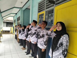 UPACARA BENDERA HARI SENIN SMPN 4 MALANGBONG: MENUMBUHKAN DISIPLIN, SEMANGAT BELAJAR, DAN KARAKTER PELAJAR BERPRESTASI