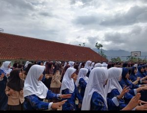 SENAM PAGI SMPN 4 MALANGBONG: WUJUDKAN TUBUH SEHAT, SEMANGAT BELAJAR, DAN KEBERSAMAAN